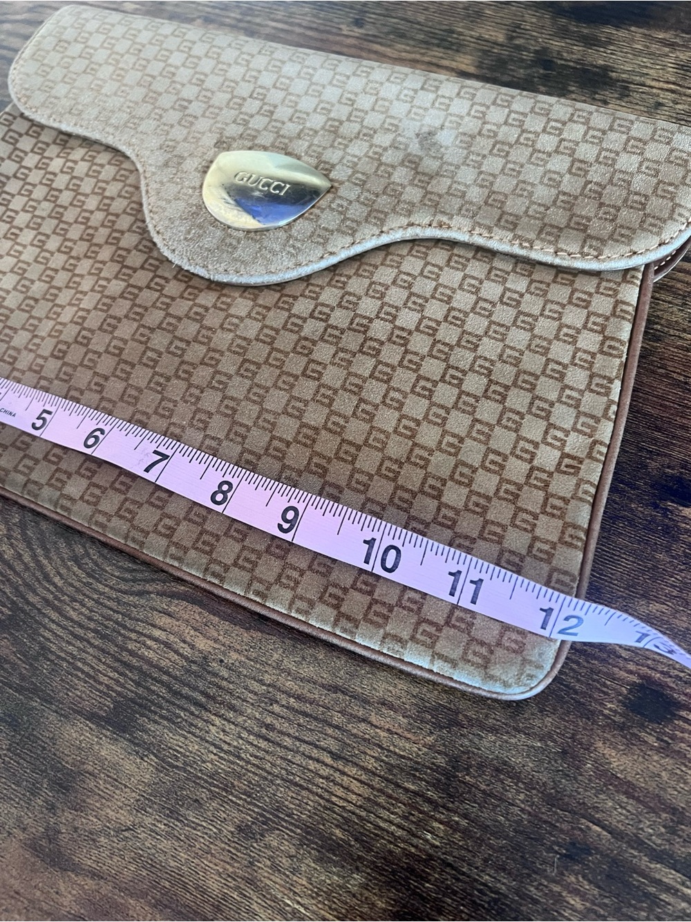 Vintage 80s Gucci Beige/Tan Monogram Clutch with Gold Lock - Picture 2 of 16